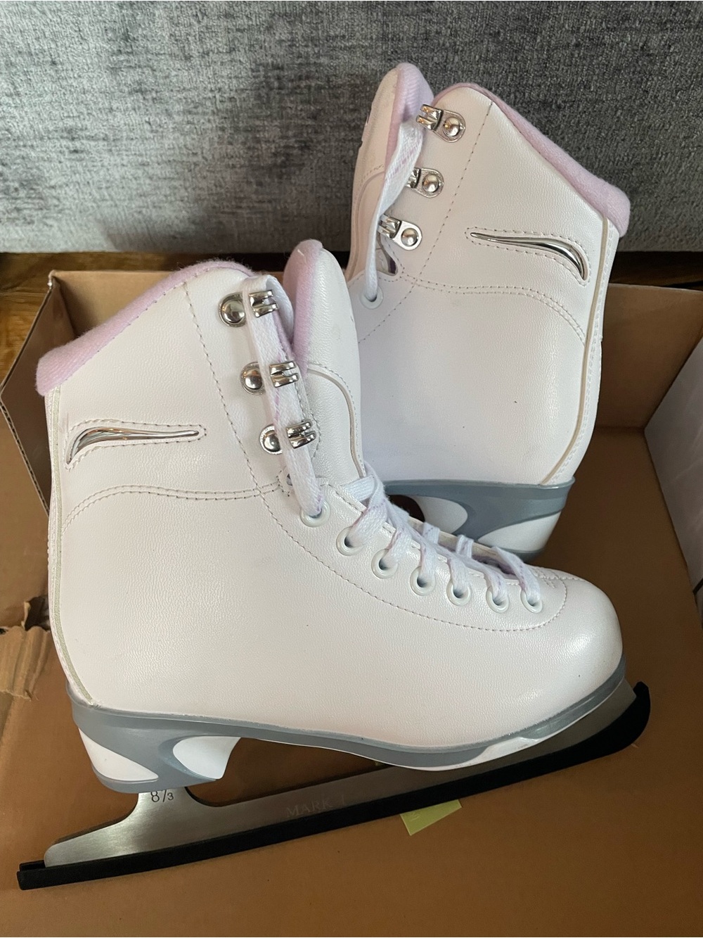 JACKSON White Girl’s  Ice Skates with Pink Lining